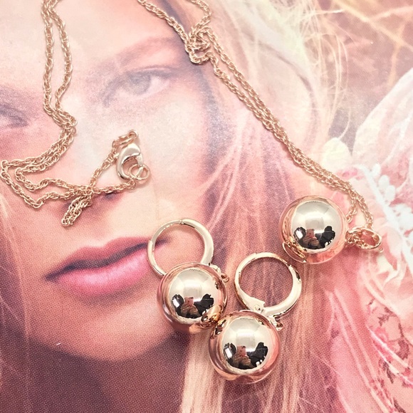 Gold Plated Set Earrings and Necklace - Picture 3 of 5